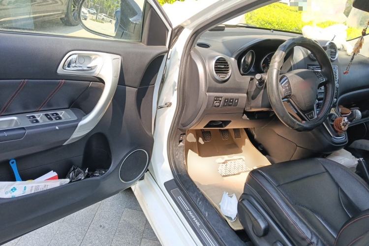 Used Haval H6 2014 Upgraded Model 1.5T Manual Two-Wheel Drive Elite Version Driver Seat