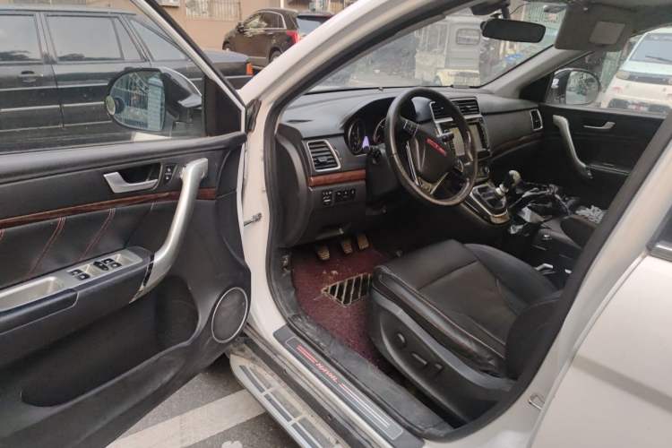Used Haval H6 2014 Upgraded Model 1.5T Manual Two-Wheel Drive Elite Version Driver Seat