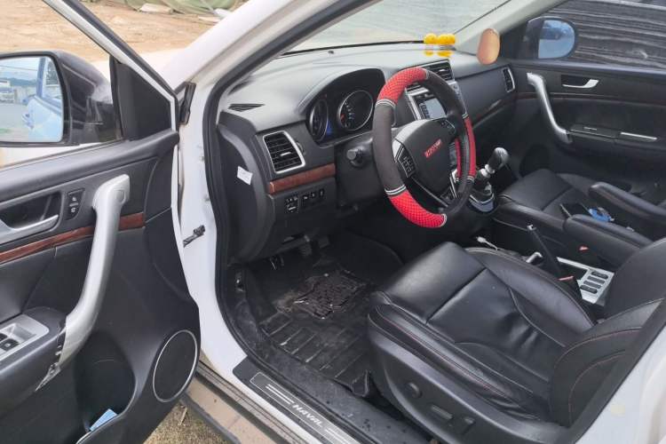 Used Haval H6 2014 Upgraded Model 1.5T Manual Two-Wheel Drive Elite Version Driver Seat