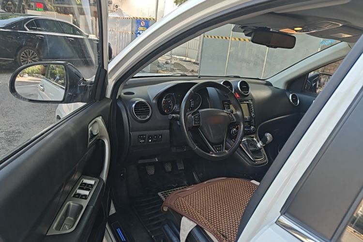 Used Haval H6 2014 Upgraded Model 1.5T Manual Two-Wheel Drive Elite Version Driver Seat