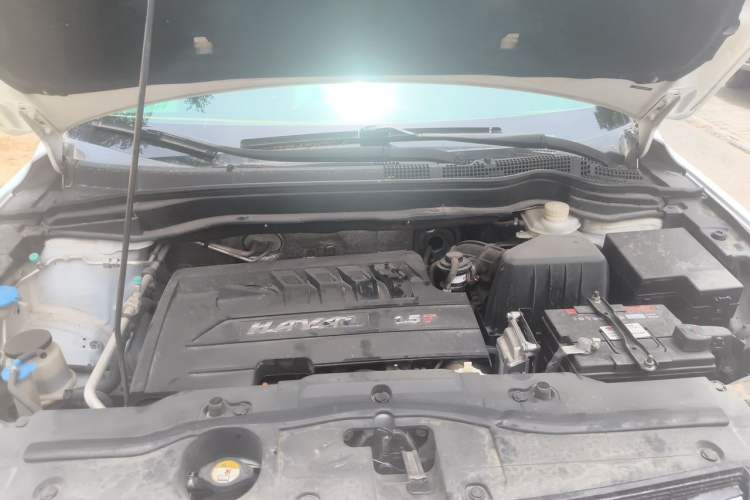 Used Haval H6 2014 Upgraded Model 1.5T Manual Two-Wheel Drive Elite Version Engine Bay