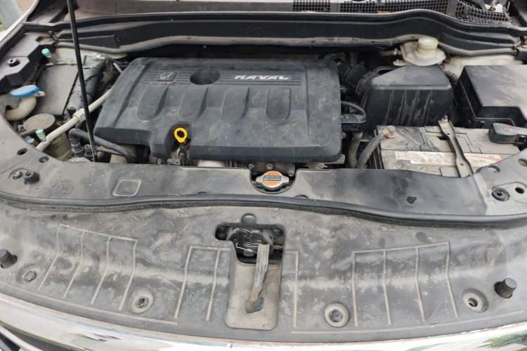 Used Haval H6 2014 Sport Edition 2.0T Diesel Manual Two-Wheel-Drive Elite Model Engine Bay