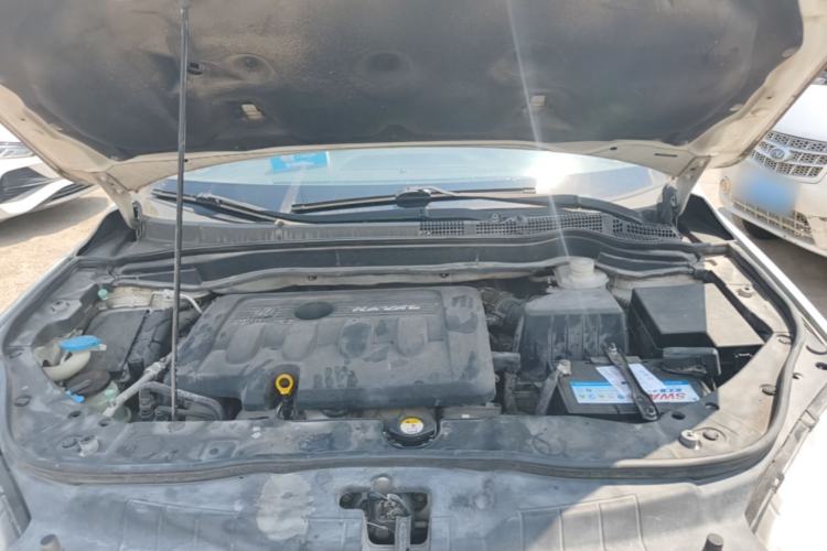 Used Haval H6 2014 Sport Edition 2.0T Diesel Manual Two-Wheel-Drive Elite Model Engine Bay