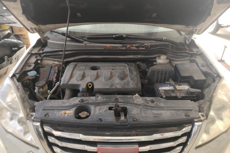 Used Haval H6 2014 Upgraded Model 2.0T Diesel Manual Two-Wheel Drive Elite Version Engine Bay