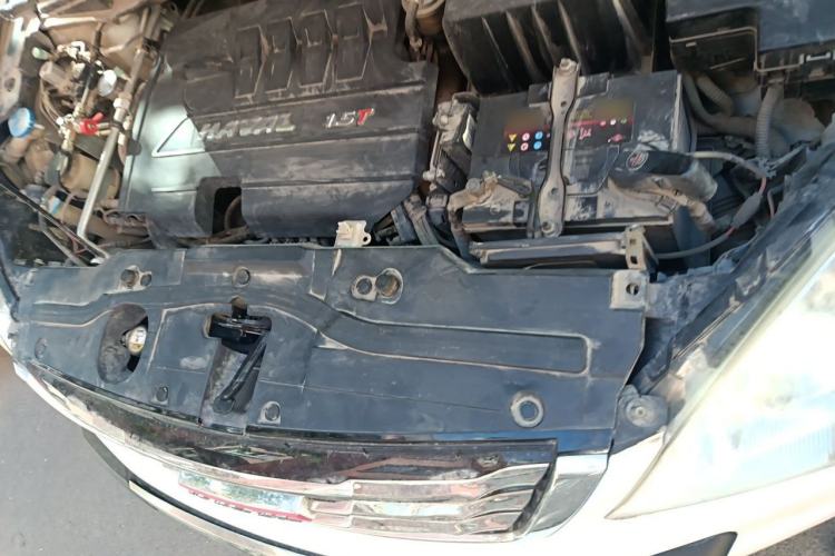 Used Haval H6 2014 Upgraded Model 1.5T Manual Two-Wheel Drive Elite Version Engine Bay