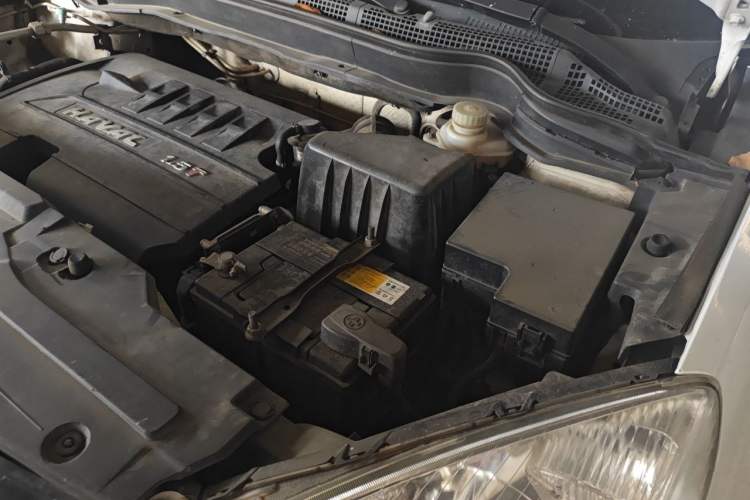 Used Haval H6 2014 Upgraded Model 1.5T Manual Two-Wheel Drive Elite Version Engine Bay Left