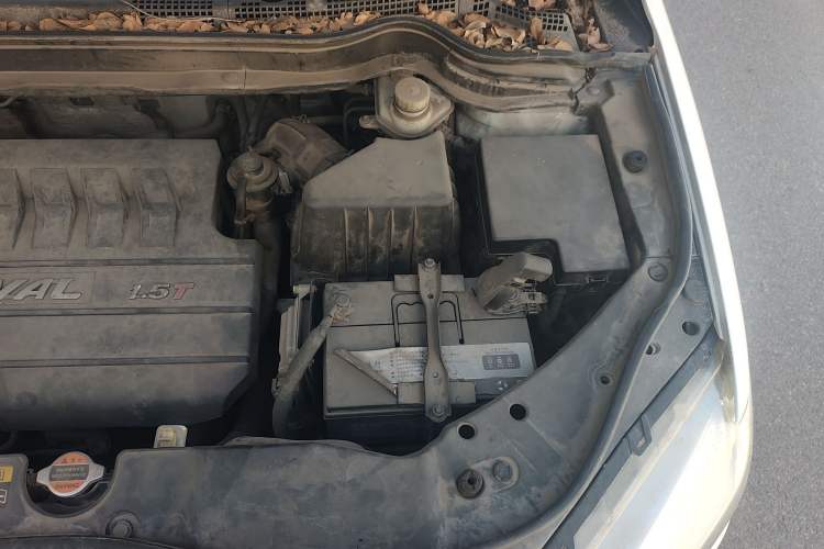 Used Haval H6 2014 Sport Version 1.5T Manual Two-Wheel Drive Elite Edition Engine Bay Left