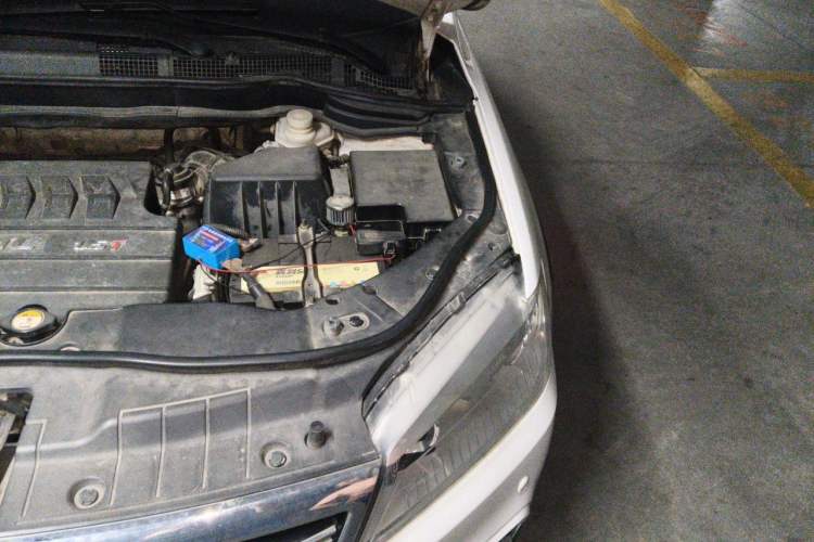 Used Haval H6 2014 Sport Version 1.5T Manual Two-Wheel Drive Elite Edition Engine Bay Left
