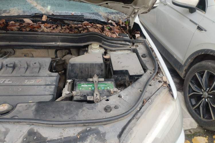 Used Haval H6 2014 Sport Version 1.5T Manual Two-Wheel Drive Elite Edition Engine Bay Left