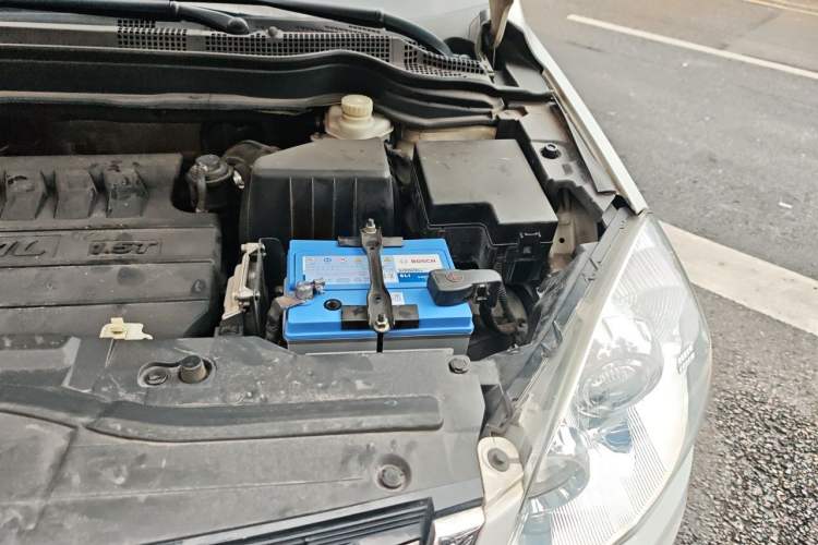 Used Haval H6 2014 Upgraded Model 1.5T Manual Two-Wheel Drive Elite Version Engine Bay Left