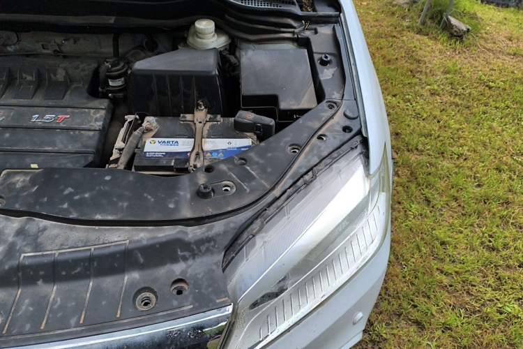 Used Haval H6 2014 Sport Version 1.5T Manual Two-Wheel Drive Elite Edition Engine Bay Left