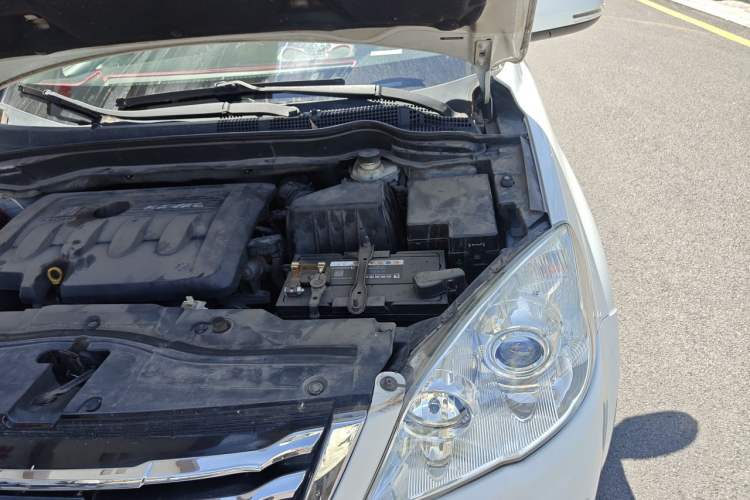 Used Haval H6 2014 Upgraded Model 2.0T Diesel Manual Two-Wheel Drive Elite Version Engine Bay Left