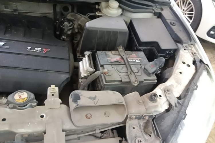 Used Haval H6 2014 Sport Version 1.5T Manual Two-Wheel Drive Elite Edition Engine Bay Left