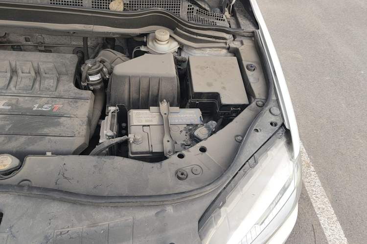 Used Haval H6 2014 Sport Version 1.5T Manual Two-Wheel Drive Elite Edition Engine Bay Left