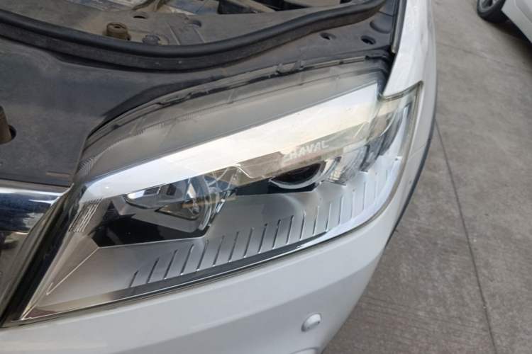 Used Haval H6 2014 Sport Version 1.5T Manual Two-Wheel Drive Elite Edition Engine Bay Left