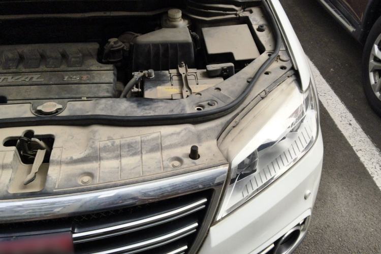 Used Haval H6 2014 Sport Version 1.5T Manual Two-Wheel Drive Elite Edition Engine Bay Left
