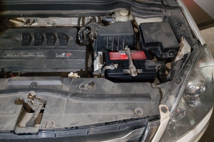 Used Haval H6 2014 Upgraded Model 1.5T Manual Two-Wheel Drive Elite Version Engine Bay Left