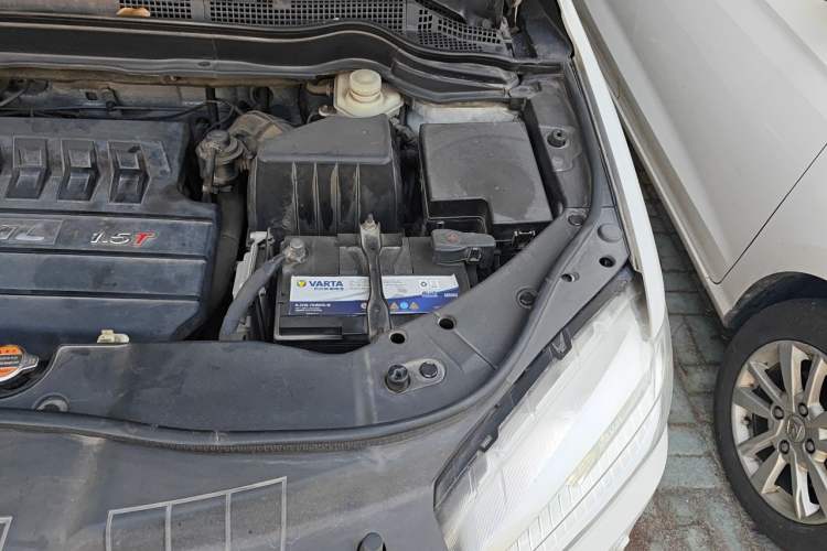Used Haval H6 2014 Sport Version 1.5T Manual Two-Wheel Drive Elite Edition Engine Bay Left