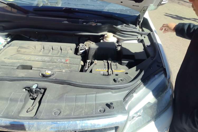 Used Haval H6 2014 Sport Version 1.5T Manual Two-Wheel Drive Elite Edition Engine Bay Left