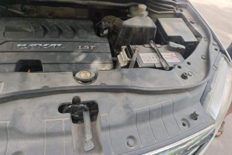 Used Haval H6 2014 Sport Version 1.5T Manual Two-Wheel Drive Elite Edition Engine Bay Left