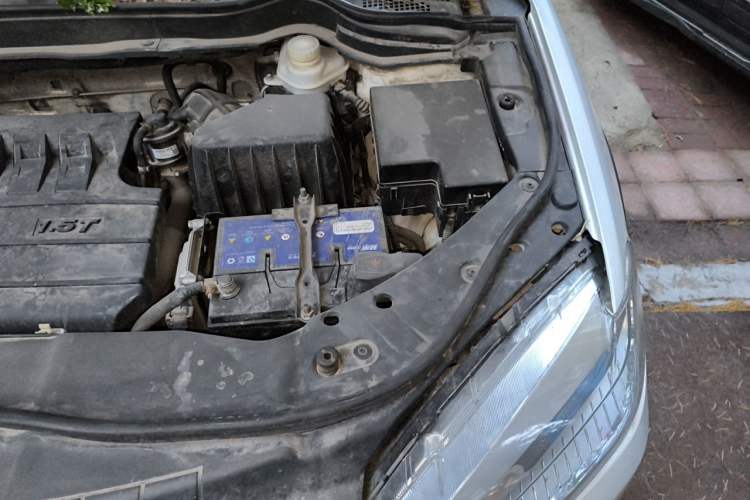 Used Haval H6 2014 Sport Version 1.5T Manual Two-Wheel Drive Elite Edition Engine Bay Left