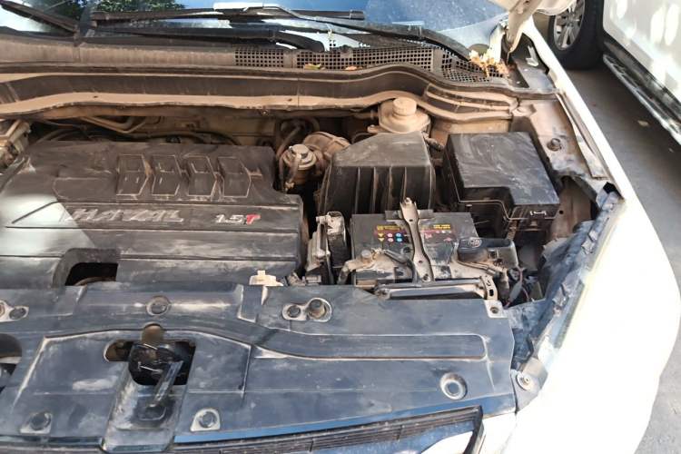 Used Haval H6 2014 Upgraded Model 1.5T Manual Two-Wheel Drive Elite Version Engine Bay Left