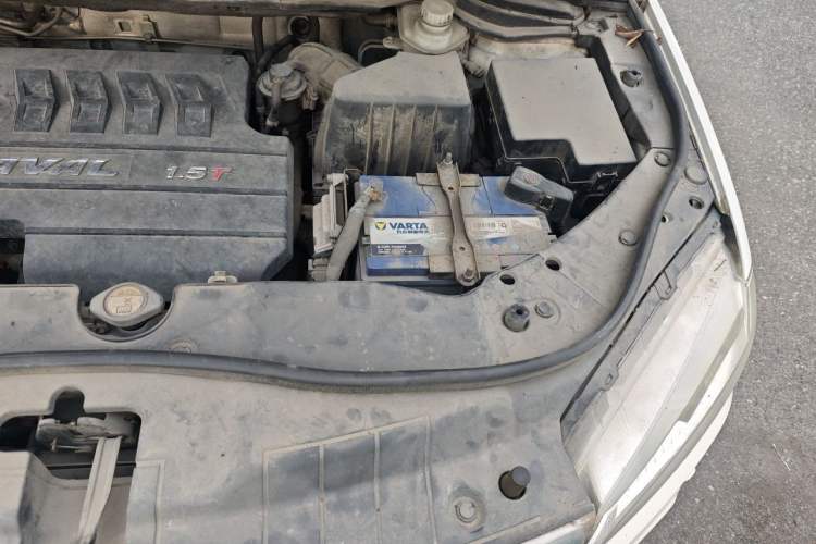 Used Haval H6 2014 Sport Version 1.5T Manual Two-Wheel Drive Elite Edition Engine Bay Left