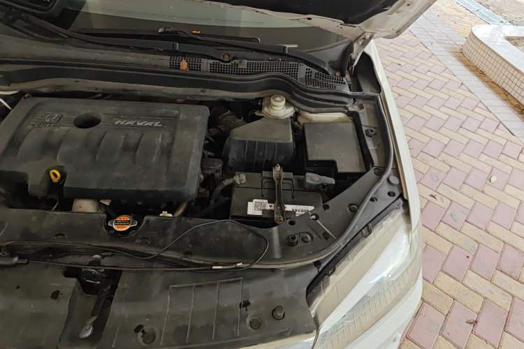 Used Haval H6 2014 Sport Edition 2.0T Diesel Manual Two-Wheel Drive Prestige Model Engine Bay Left