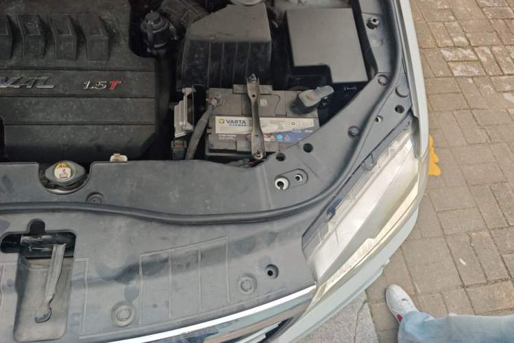 Used Haval H6 2014 Sport Version 1.5T Manual Two-Wheel Drive Elite Edition Engine Bay Left
