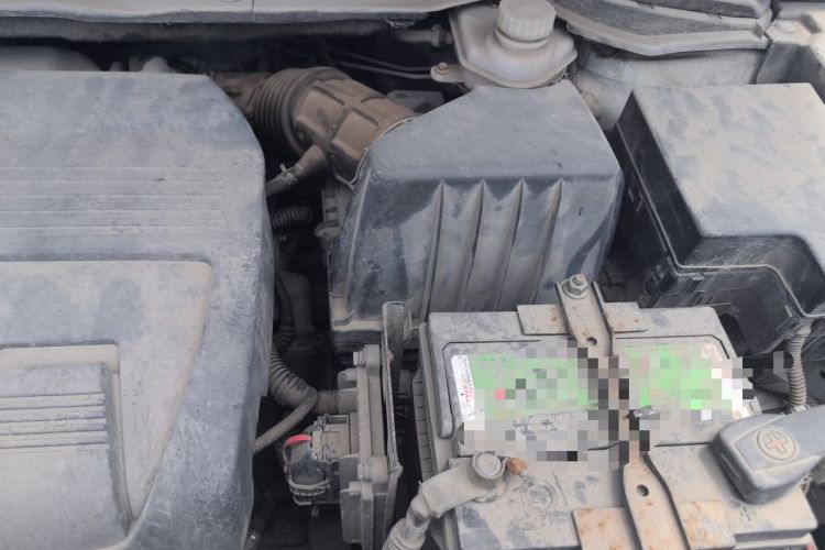 Used Haval H6 2014 Upgraded Model 1.5T Manual Two-Wheel Drive Elite Version Engine Bay Left