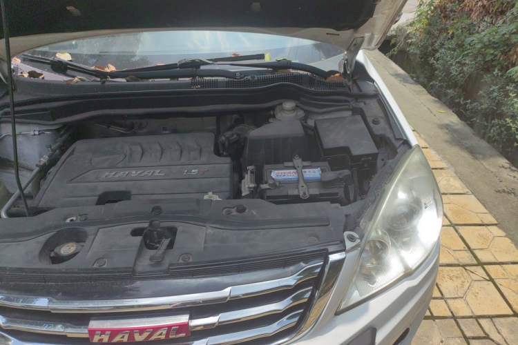 Used Haval H6 2014 Upgraded Model 1.5T Manual 4x4 Elite Version Engine Bay Left