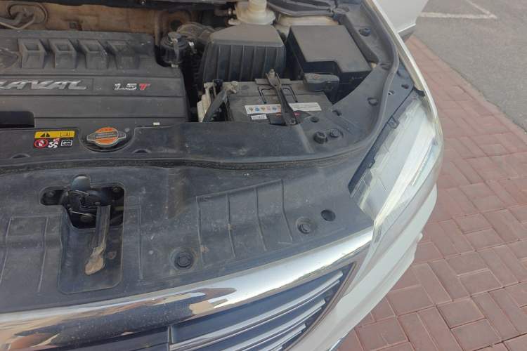Used Haval H6 2014 Sport Version 1.5T Manual Two-Wheel Drive Elite Edition Engine Bay Left