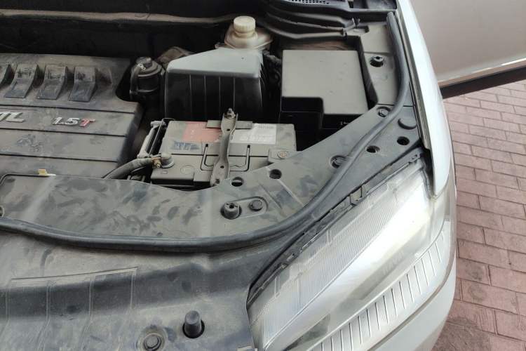 Used Haval H6 2014 Sport Version 1.5T Manual Two-Wheel Drive Elite Edition Engine Bay Left