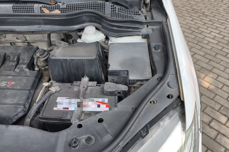 Used Haval H6 2014 Sport Version 1.5T Manual Two-Wheel Drive Elite Edition Engine Bay Left