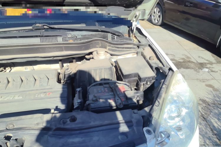 Used Haval H6 2014 Upgraded Model 1.5T Manual Two-Wheel Drive Elite Version Engine Bay Left