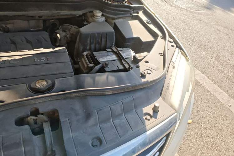Used Haval H6 2014 Sport Version 1.5T Manual Two-Wheel Drive Elite Edition Engine Bay Left