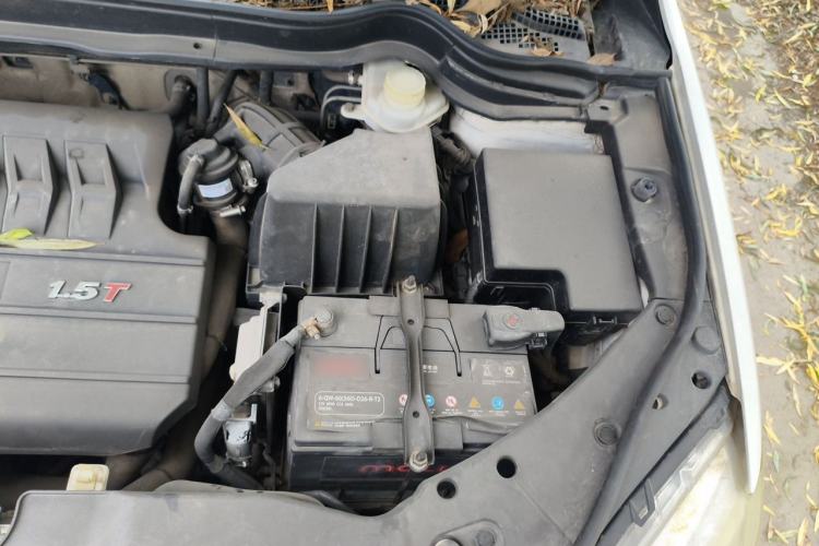 Used Haval H6 2014 Sport Version 1.5T Manual Two-Wheel Drive Elite Edition Engine Bay Left