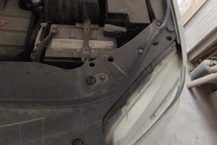 Used Haval H6 2014 Sport Version 1.5T Manual Two-Wheel Drive Elite Edition Engine Bay Left