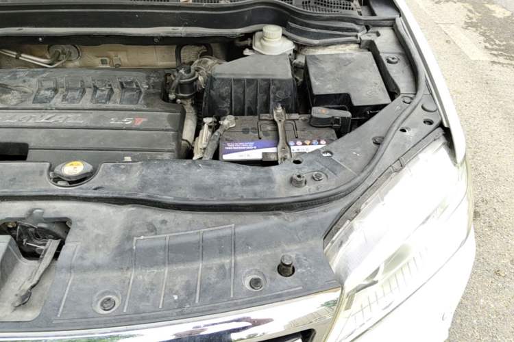 Used Haval H6 2014 Sport Version 1.5T Manual Two-Wheel Drive Elite Edition Engine Bay Left