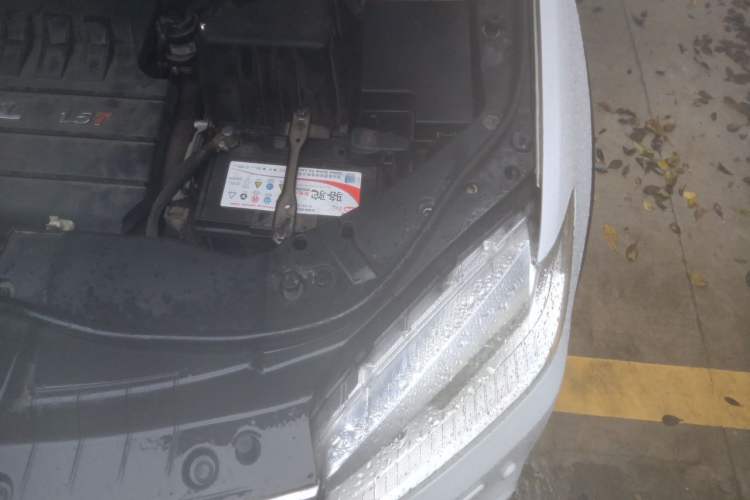 Used Haval H6 2014 Sport Version 1.5T Manual Two-Wheel Drive Elite Edition Engine Bay Left