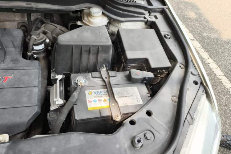 Used Haval H6 2014 Sport Version 1.5T Manual Two-Wheel Drive Elite Edition Engine Bay Left