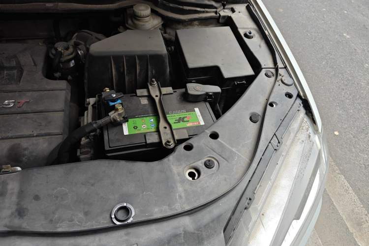 Used Haval H6 2014 Sport Version 1.5T Manual Two-Wheel Drive Elite Edition Engine Bay Left
