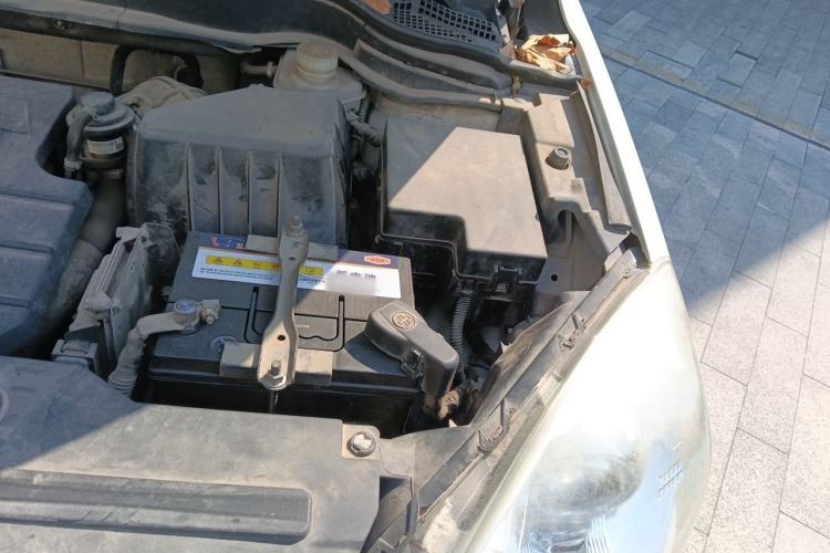 Used Haval H6 2014 Upgraded Model 1.5T Manual Two-Wheel Drive Elite Version Engine Bay Left