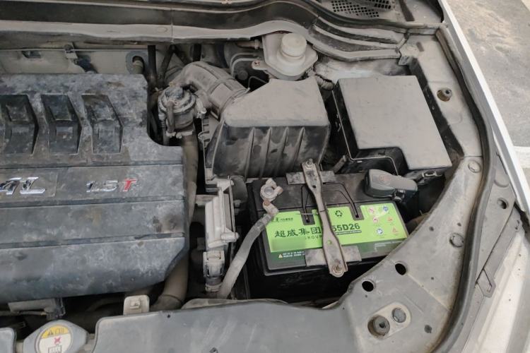Used Haval H6 2014 Upgraded Model 1.5T Manual Two-Wheel Drive Elite Version Engine Bay Left
