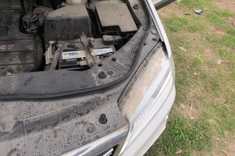 Used Haval H6 2014 Upgraded Model 1.5T Manual Two-Wheel Drive Elite Version Engine Bay Left
