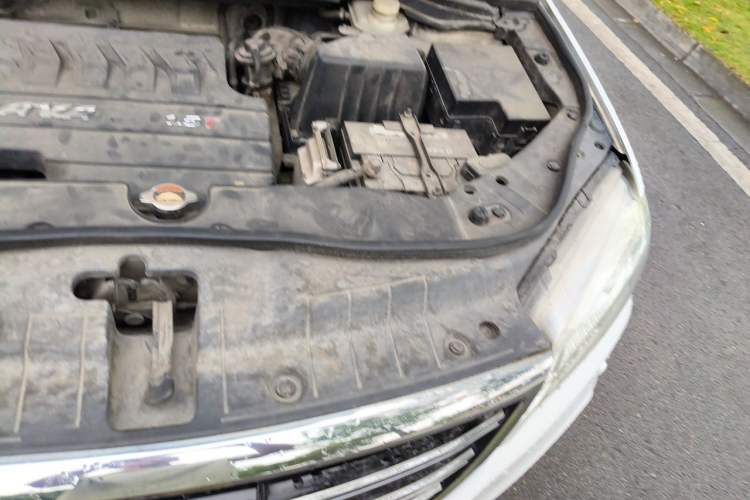 Used Haval H6 2014 Sport Version 1.5T Manual Two-Wheel Drive Elite Edition Engine Bay Left