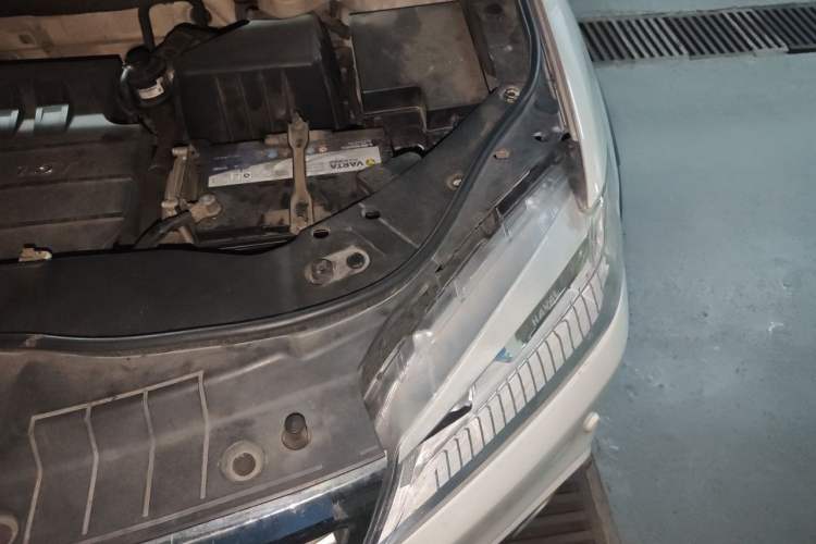 Used Haval H6 2014 Sport Version 1.5T Manual Two-Wheel Drive Elite Edition Engine Bay Left