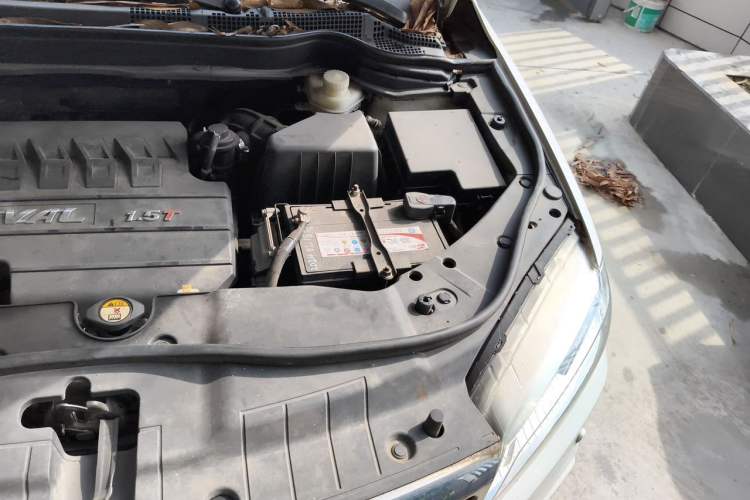 Used Haval H6 2014 Sport Version 1.5T Manual Two-Wheel Drive Elite Edition Engine Bay Left
