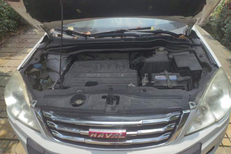 Used Haval H6 2014 Upgraded Model 1.5T Manual 4x4 Elite Version Engine Bay