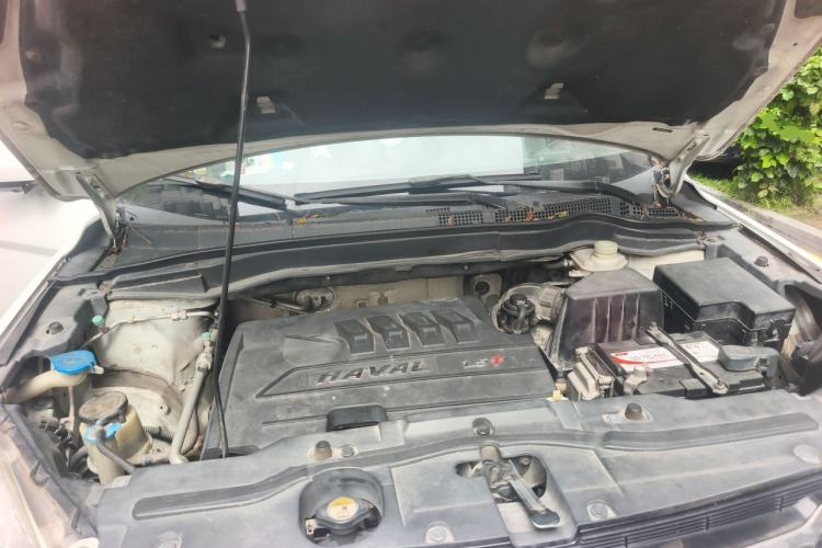 Used Haval H6 2014 Upgraded Model 1.5T Manual Two-Wheel Drive Elite Version Engine Bay